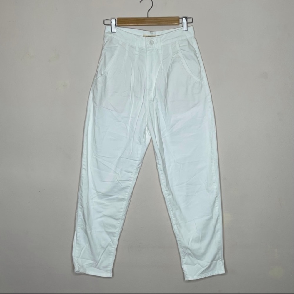 Levi's NWOT Pleated Balloon Leg White Pants 26
